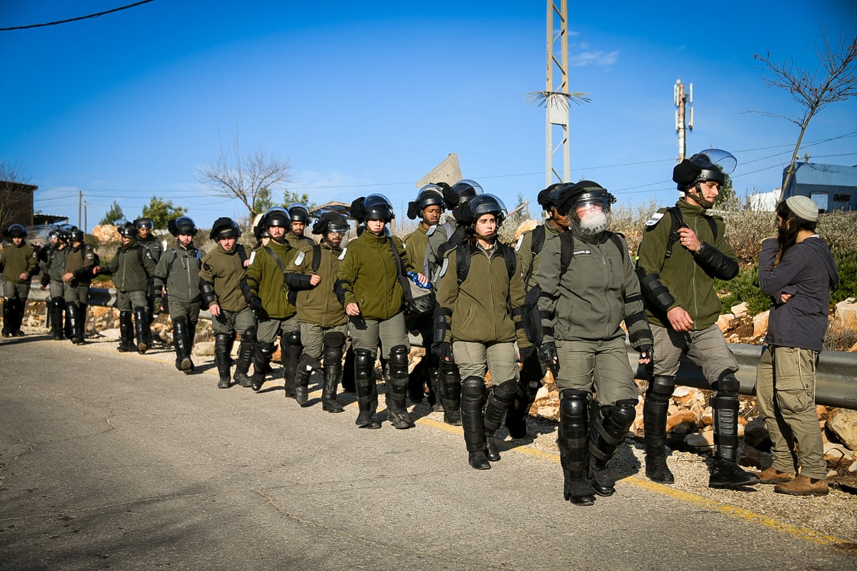 כוחות הביטחון פינו שני מבנים בגבעת קומי אורי יצהר. צפו