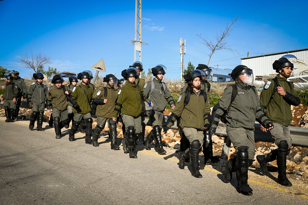 כוחות הביטחון פינו שני מבנים בגבעת קומי אורי יצהר. צפו