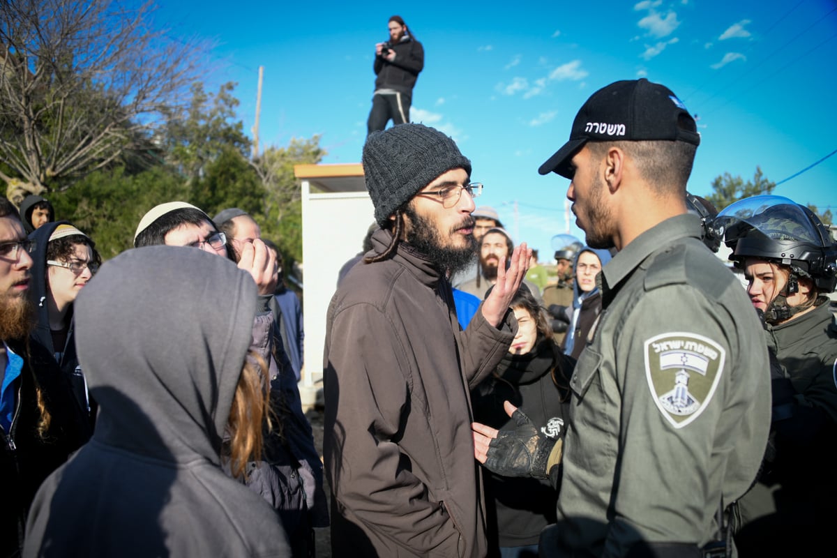 כוחות הביטחון פינו שני מבנים בגבעת קומי אורי יצהר. צפו