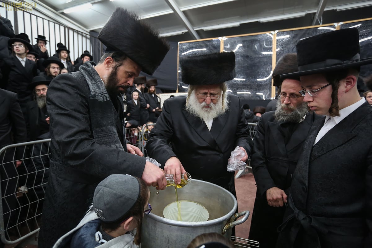 סליחות והדלקה: המשפיע ר' מיילך בידרמן במירון