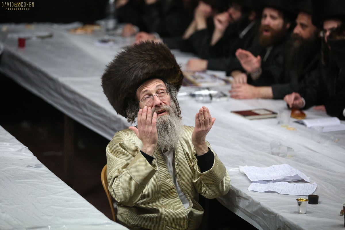 סליחות והדלקה: המשפיע ר' מיילך בידרמן במירון