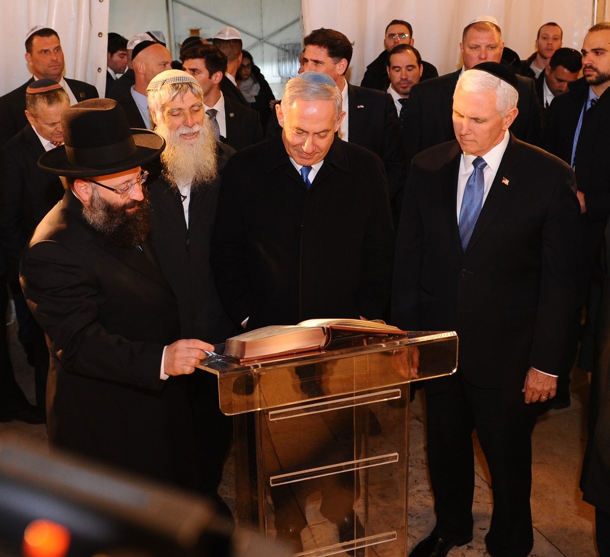 פנס ביקר בכותל המערבי: "התרוממות הנפש והרוח"