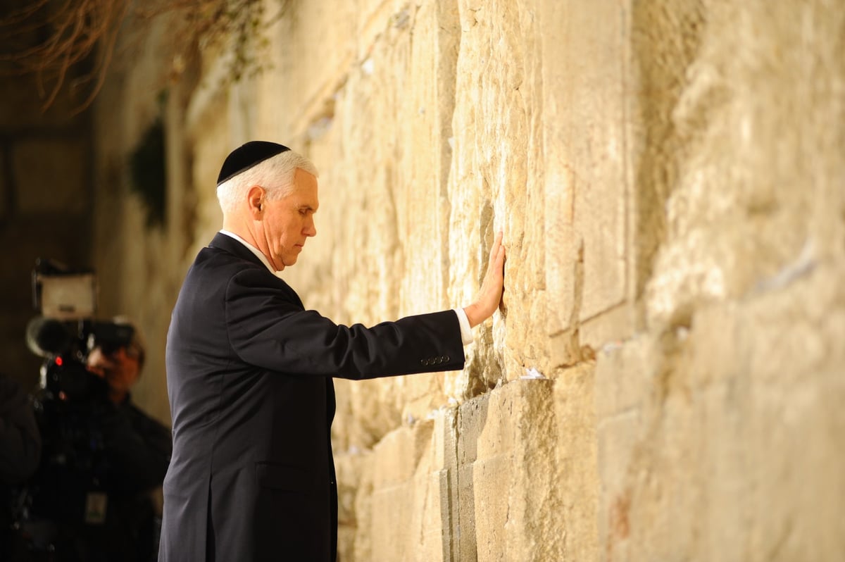 פנס ביקר בכותל המערבי: "התרוממות הנפש והרוח"