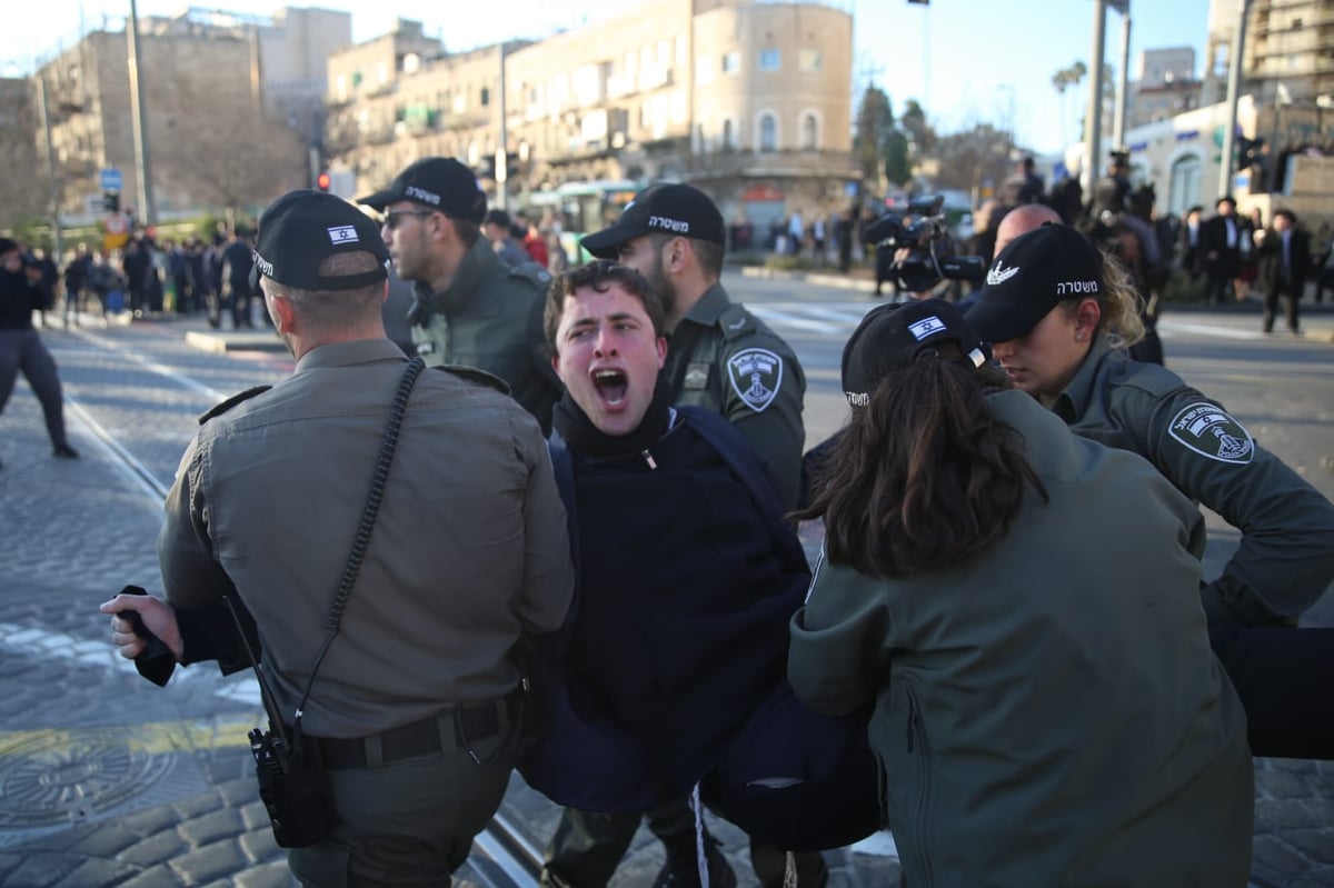 בהפגנת הפלג הירושלמי: 'נאצים' ובואש, חסימות ומעצרים