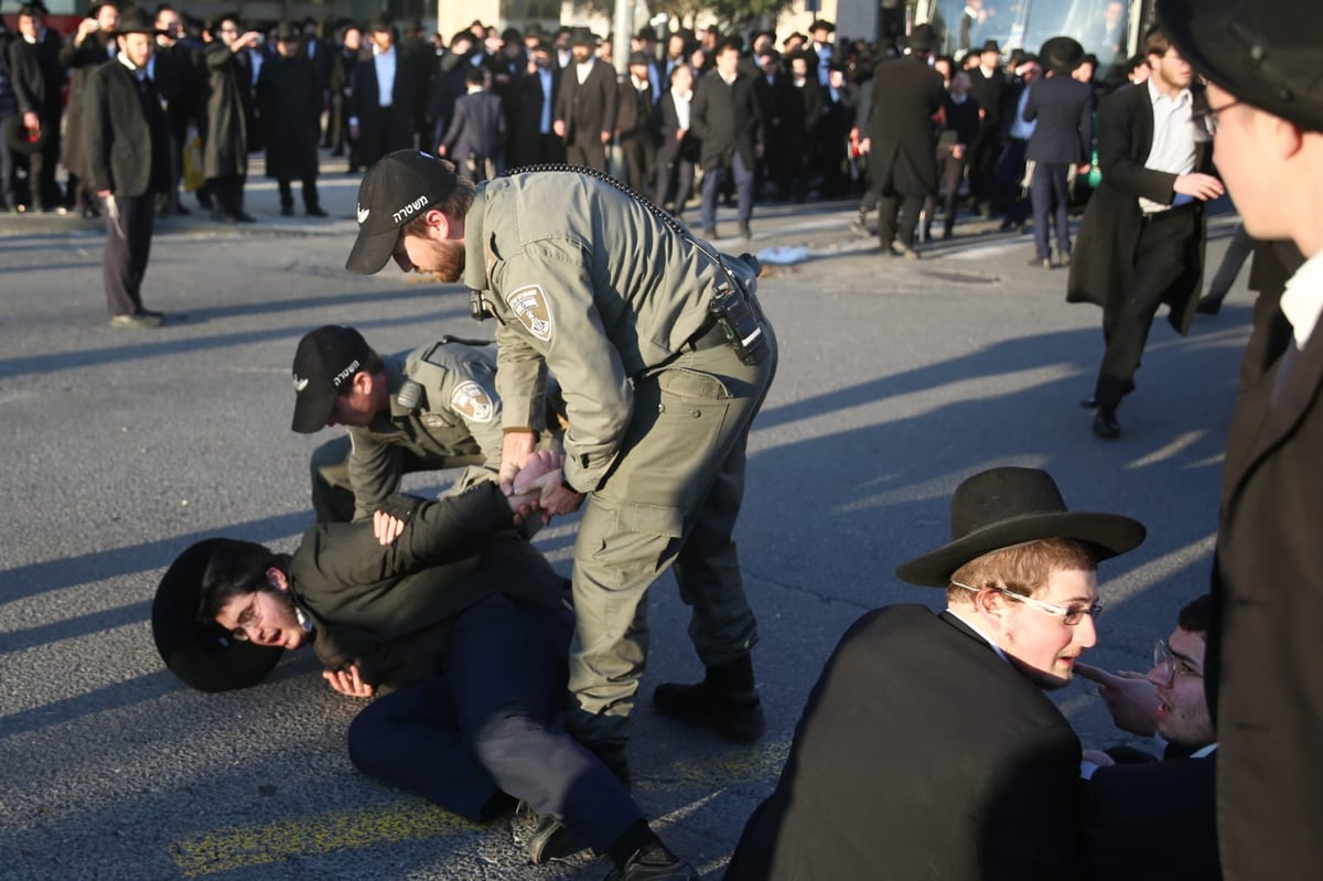 בהפגנת הפלג הירושלמי: 'נאצים' ובואש, חסימות ומעצרים