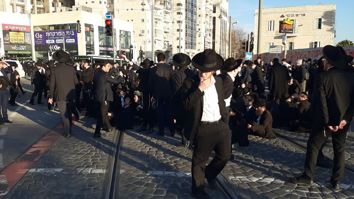 בואש ועצורים: 'הפלג' חסם את התנועה בירושלים