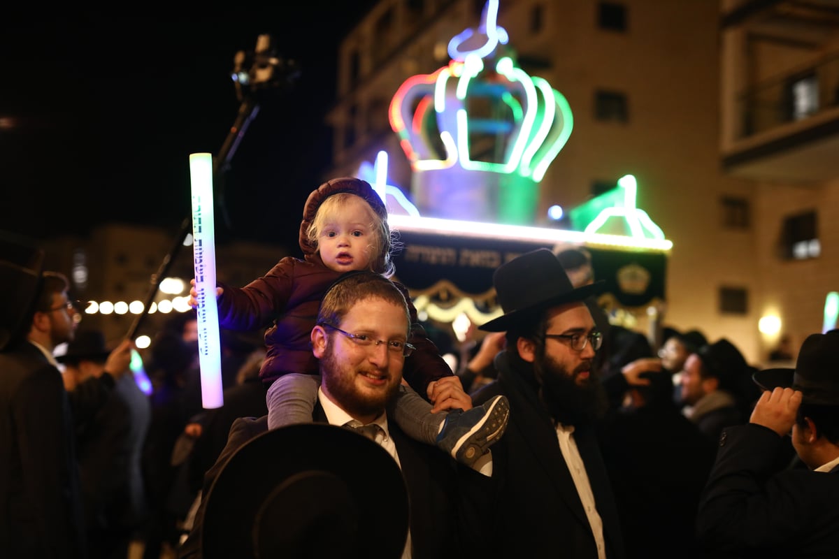 החרדים בטבריה חגגו הכנסת ספר תורה חדש