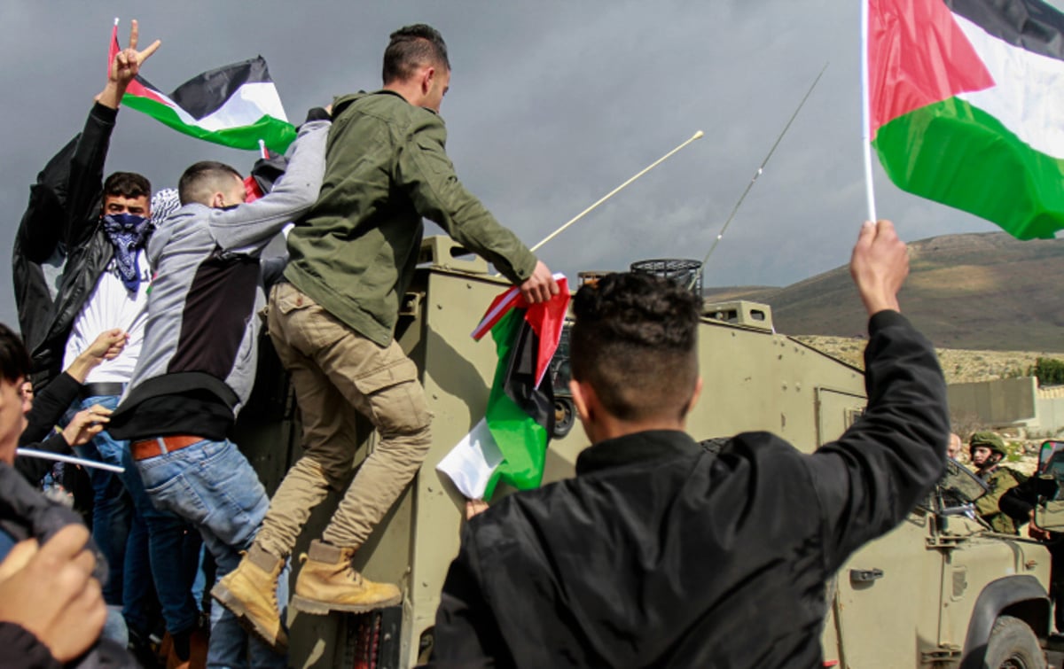 גלריה: התפרעויות הערבים ביו"ש וברצועה