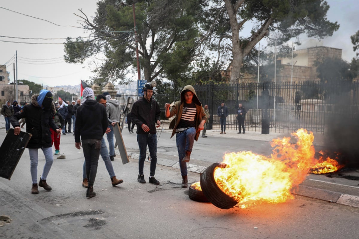 גלריה: התפרעויות הערבים ביו"ש וברצועה