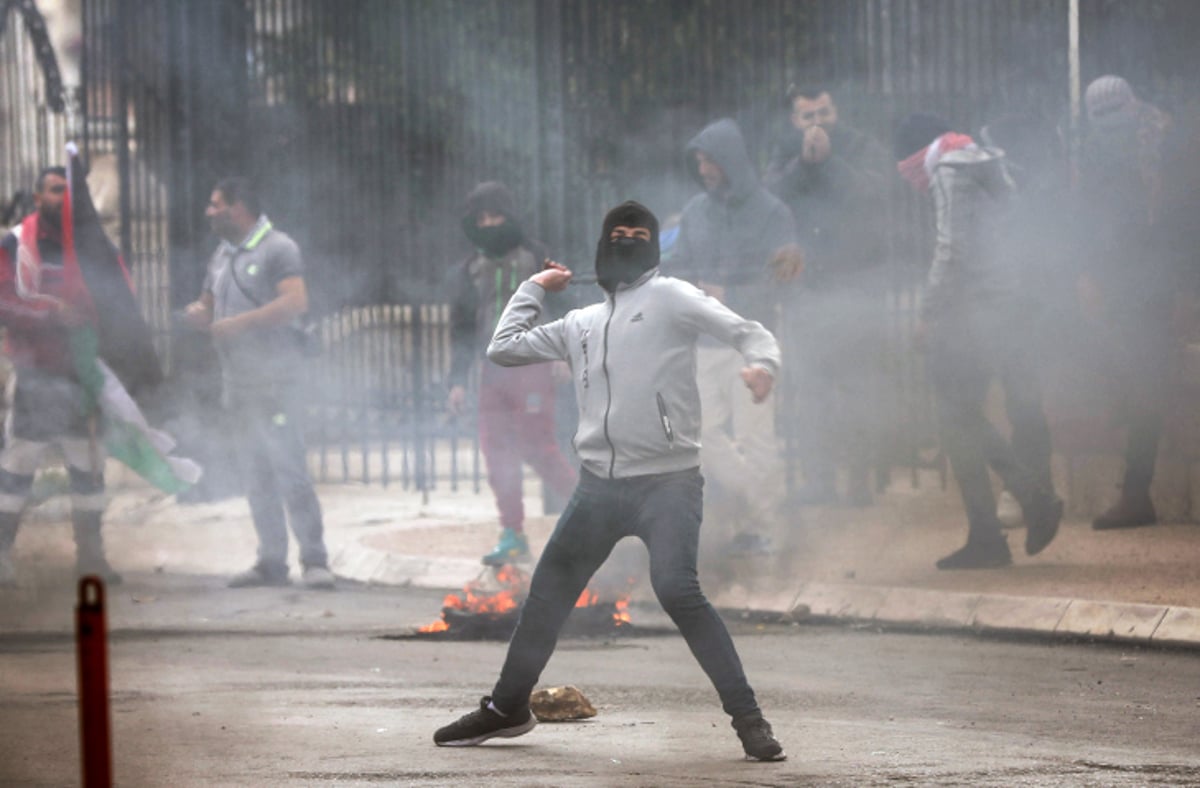 גלריה: התפרעויות הערבים ביו"ש וברצועה