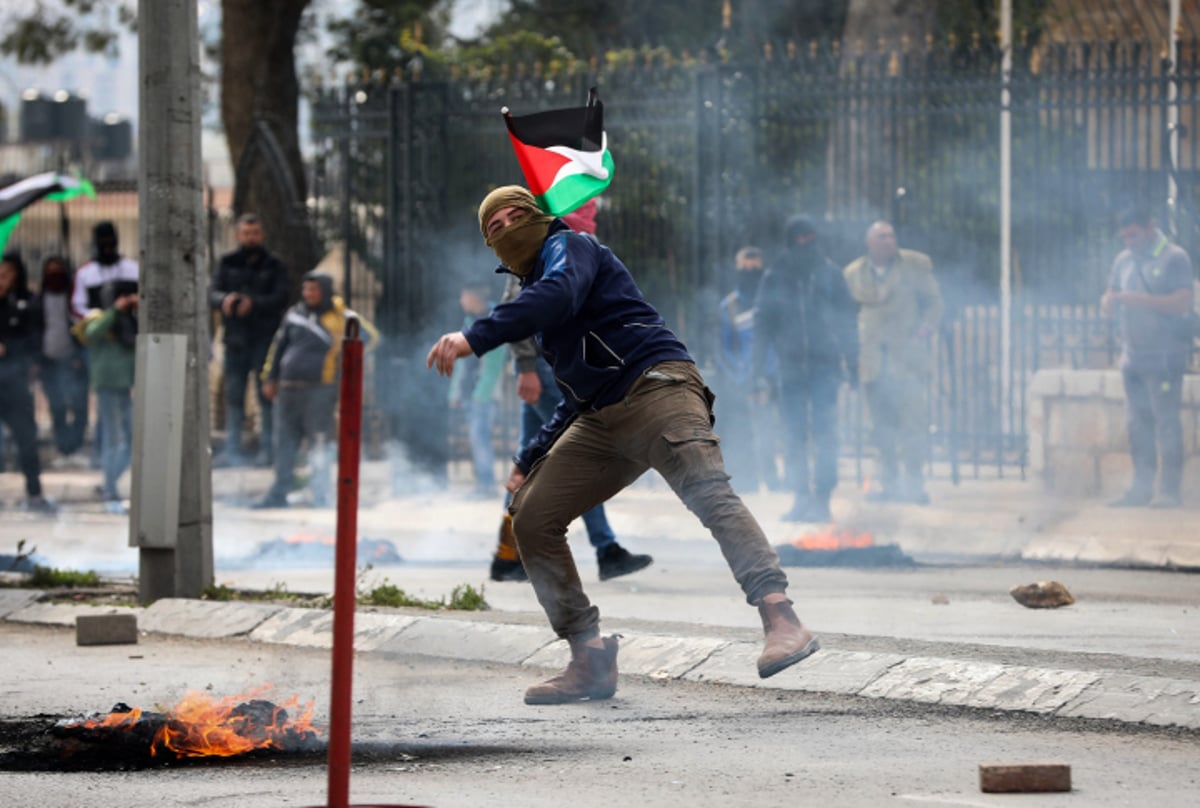 גלריה: התפרעויות הערבים ביו"ש וברצועה