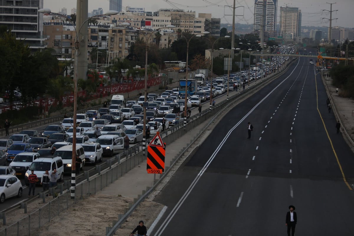 'נאצים', פרשים ושירים: סיכום הפגנת הפלג