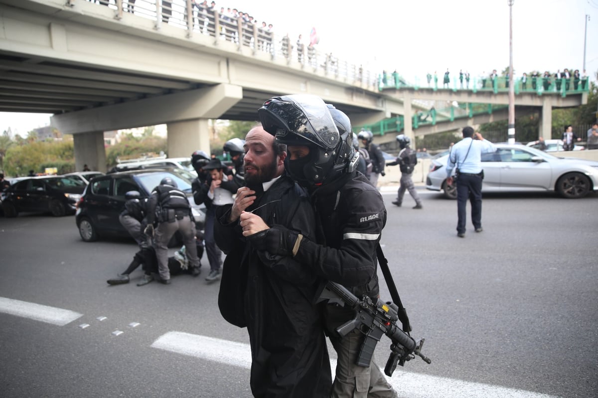 'נאצים', פרשים ושירים: סיכום הפגנת הפלג