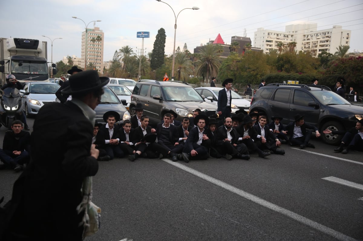 'הפלג' חסמו את בני ברק; הפגינו ב'כביש 4' על מעצר עריק