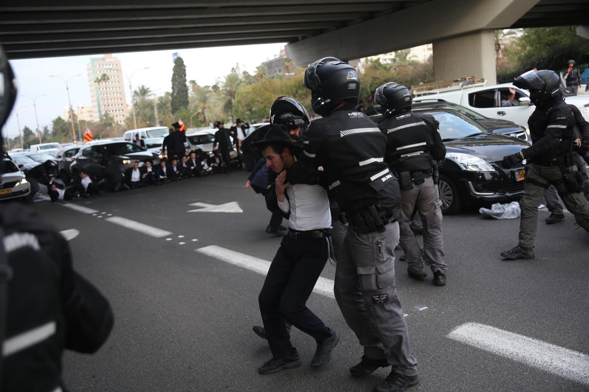 'הפלג' חסמו את בני ברק; הפגינו ב'כביש 4' על מעצר עריק