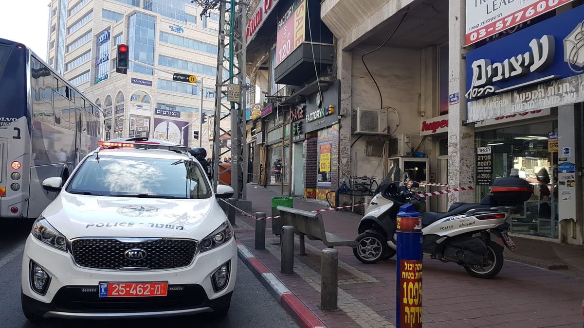 רימון הלם אותר בפתח חנות צ'יינג' בבני ברק