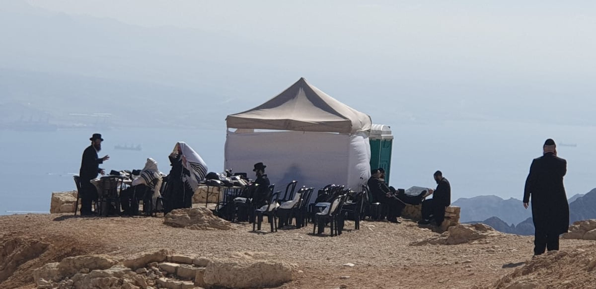 תיעוד בלעדי: המסע החסידי הסודי למצרים