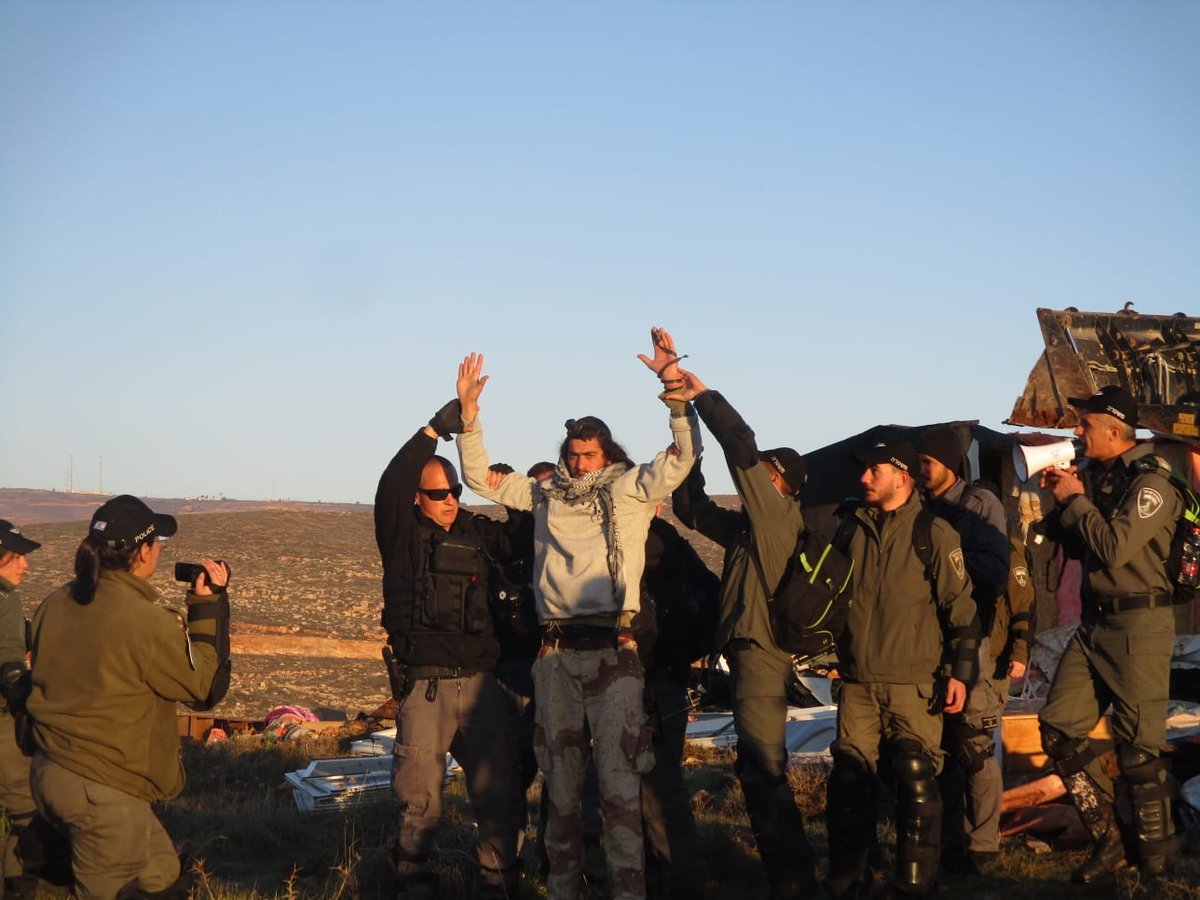 עימותים סביב הריסת שני אוהלים לא חוקיים