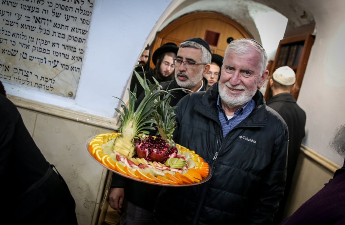 במירון ציינו את ראש השנה לאילנות בחלוקת פירות