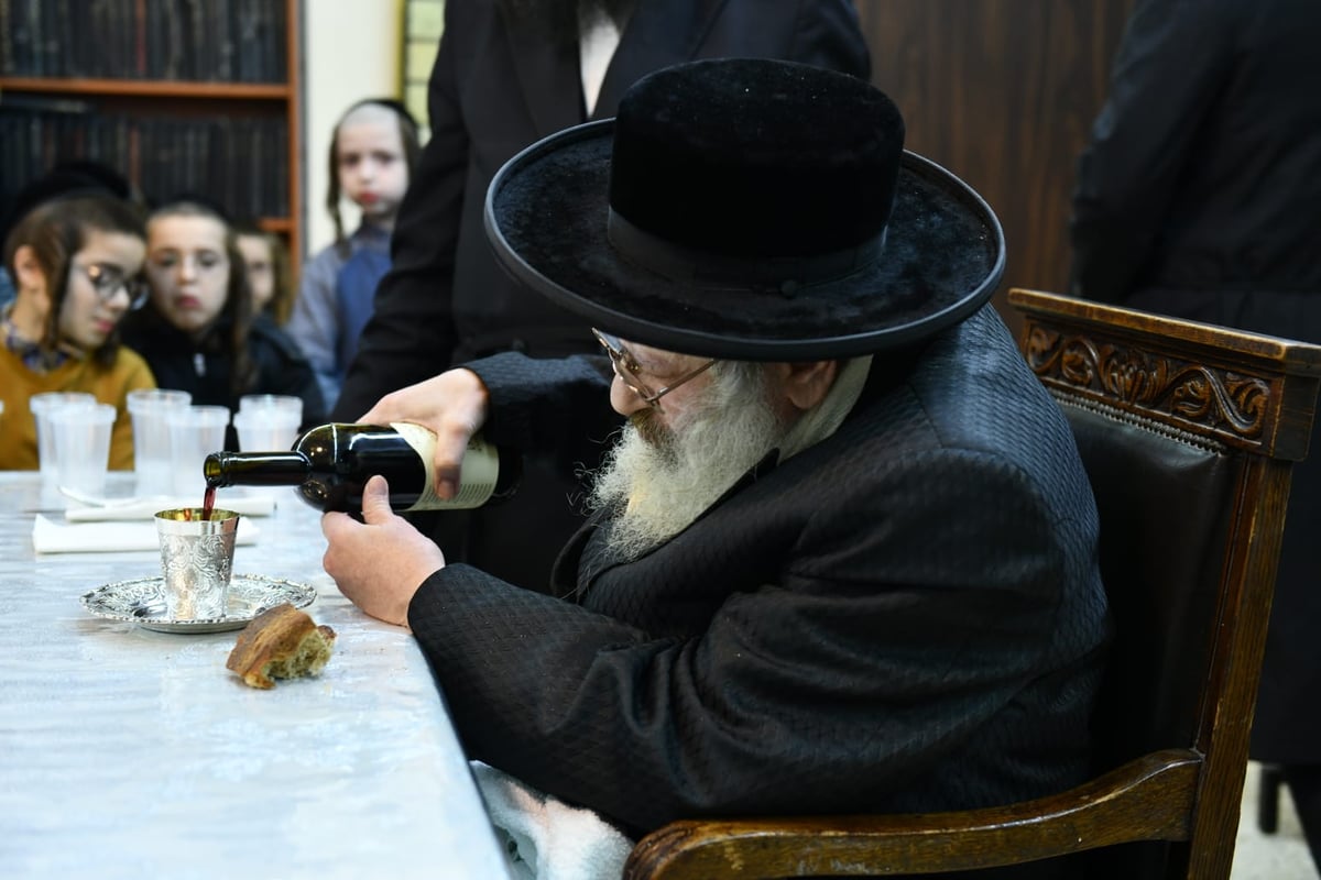 'טיש' ט"ו בשבט בחצר הקודש דעעש בבני ברק