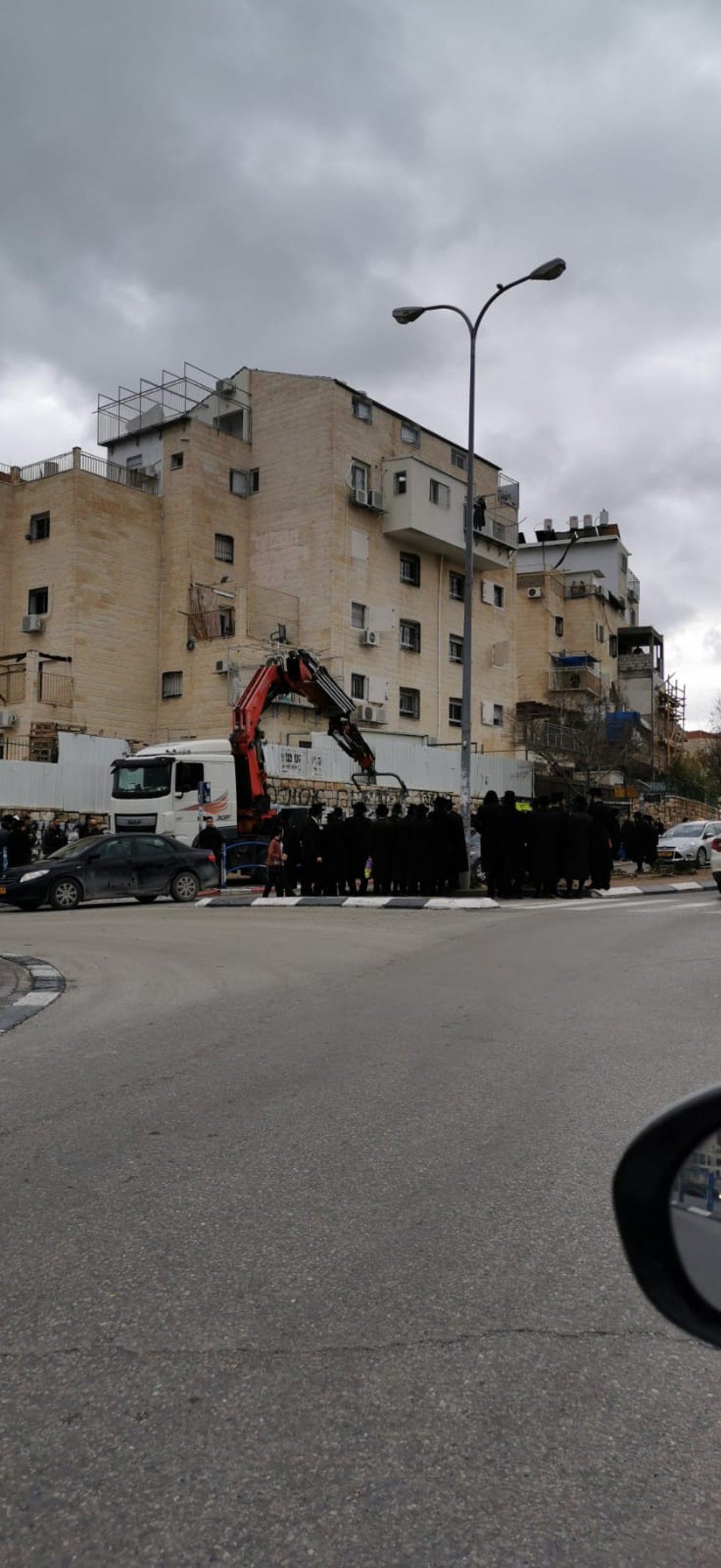 סוער בבית שמש: הקיצונים נגד שלטי הצניעות של העירייה