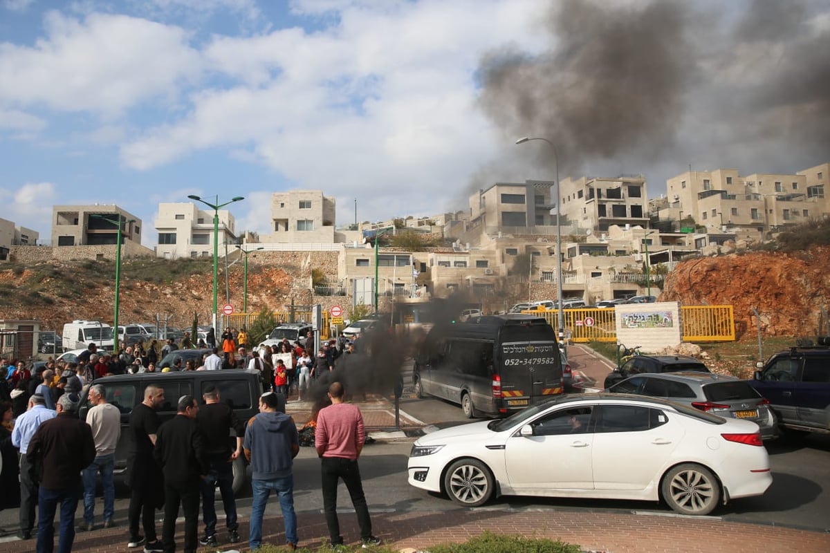 בהלת הקורונה: הקוריאנים יובאו לישוב; התושבים מחו בזעם