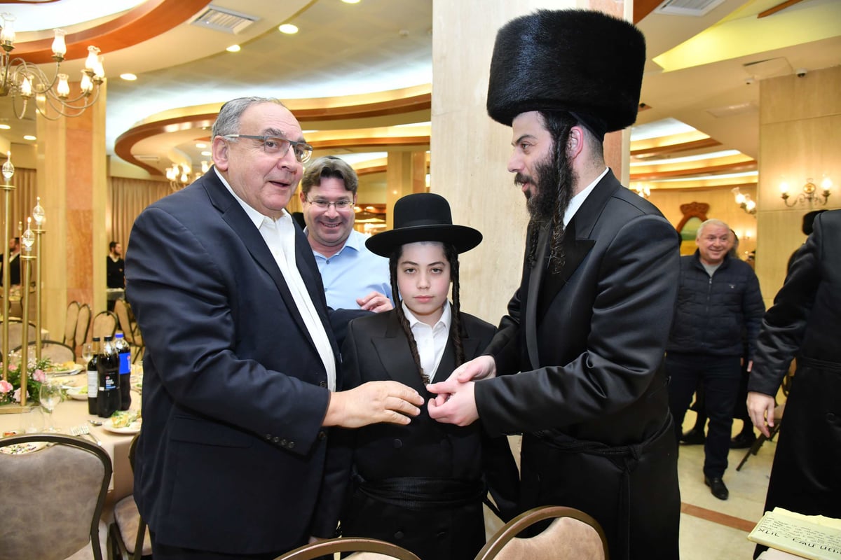 מוטי בבצ'יק ברמץ את בנו, כולם התייצבו • צפו