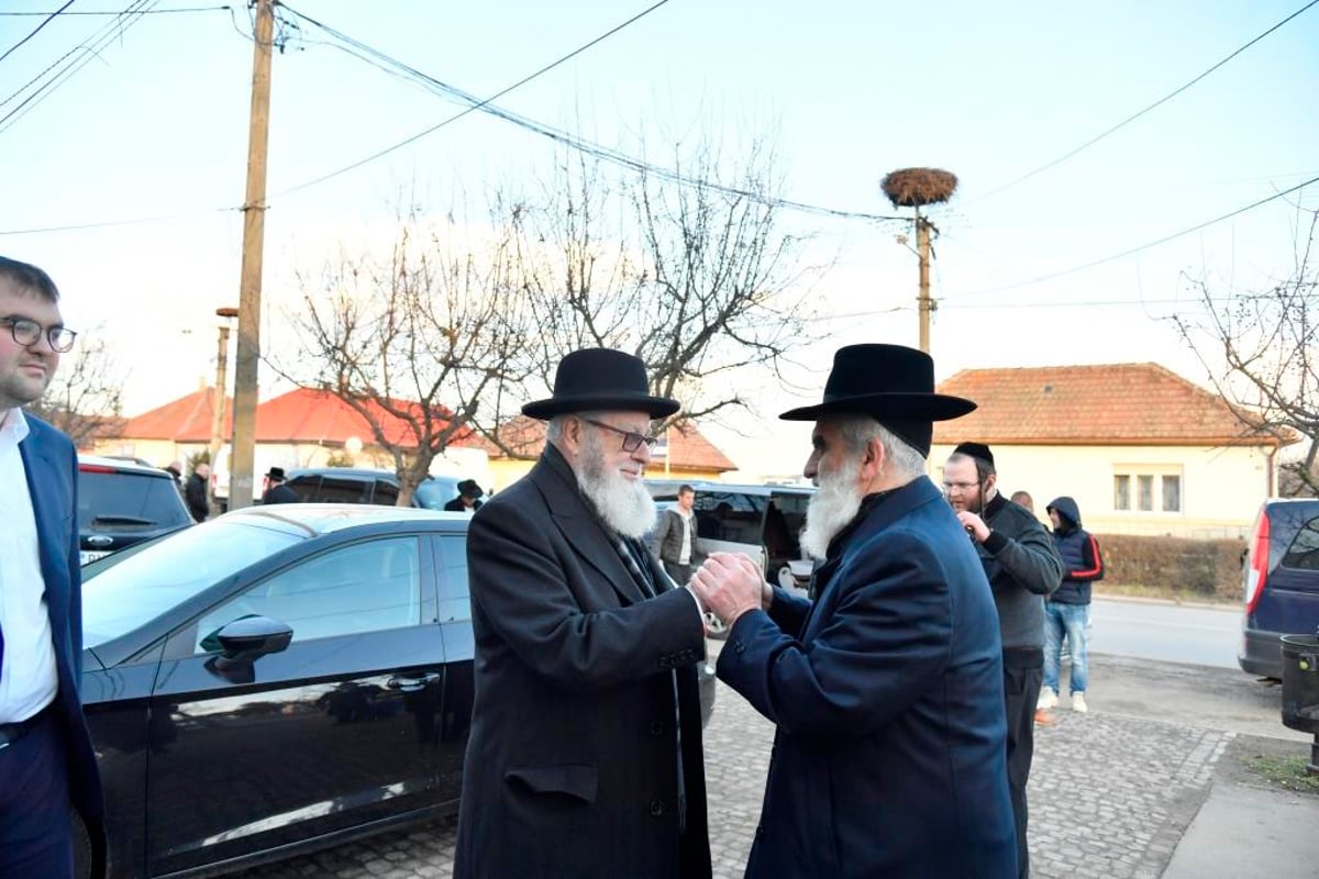 תולדות אברהם יצחק ערכו 'דינר' ב'קרעסטיר'