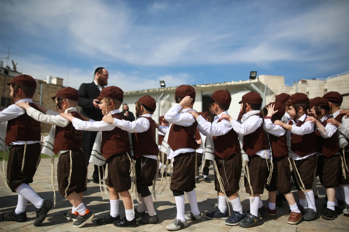 'יענקלה הכונס' - בצעדת פורים של ילדי הת"ת החסידי