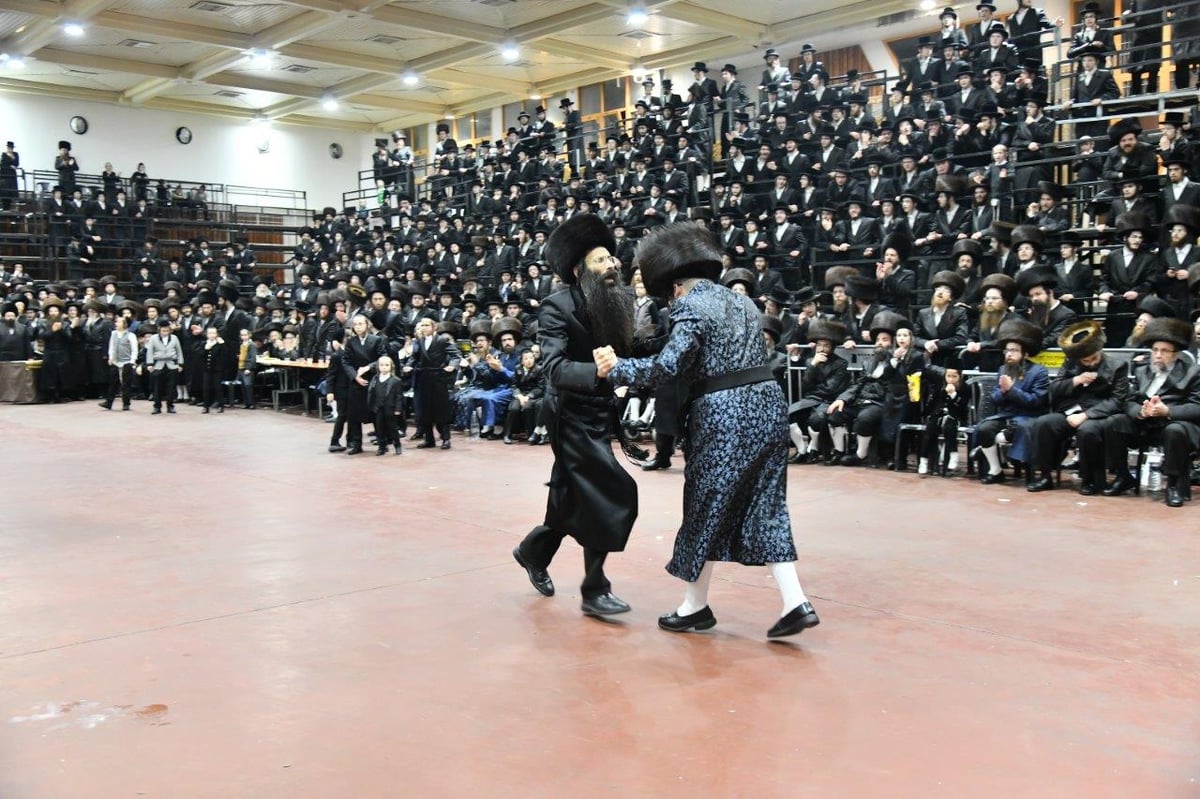 מהקבלת פנים ועד ה'מצווה טאנץ' בחתונת צאנז - סטריקוב