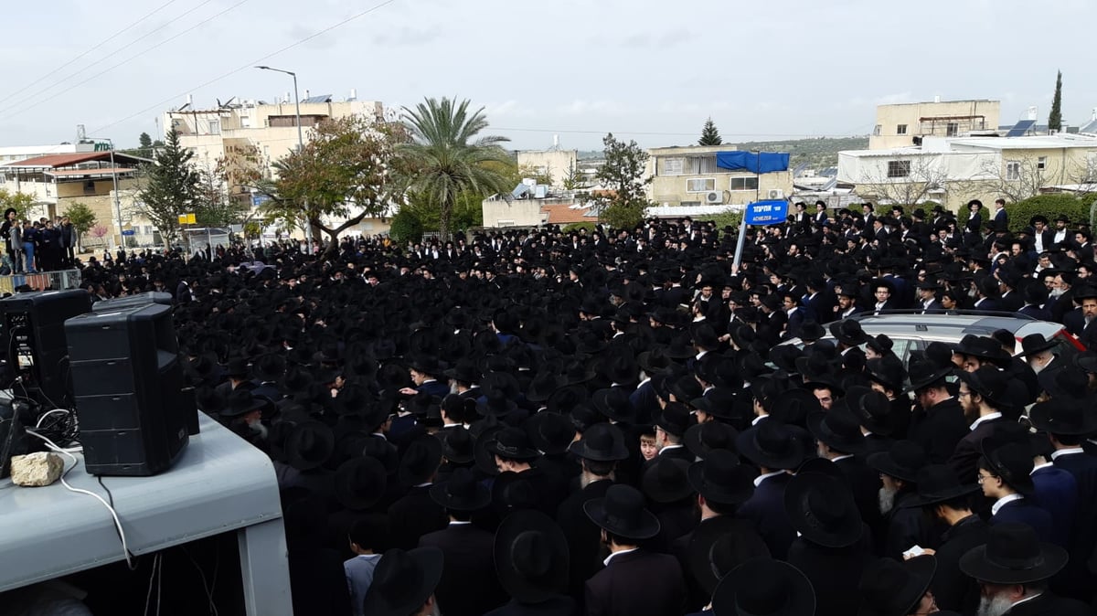 אלפים בהלווית ראש ישיבת מיר ברכפלד הגרא"י ברזל זצ"ל