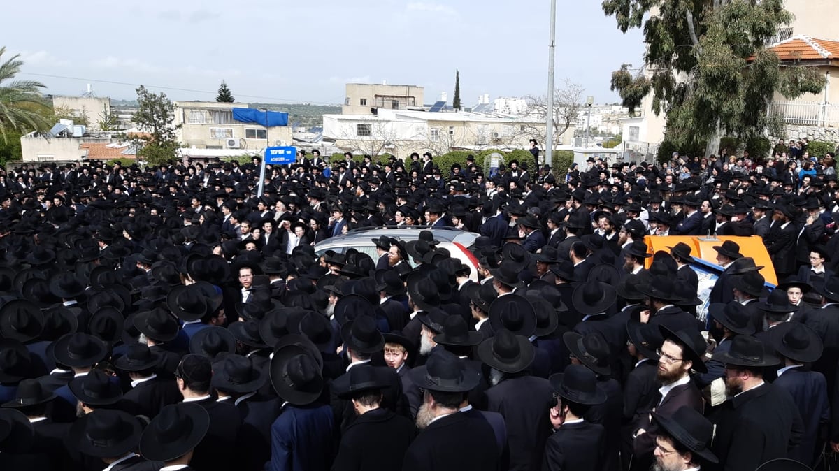 אלפים בהלווית ראש ישיבת מיר ברכפלד הגרא"י ברזל זצ"ל