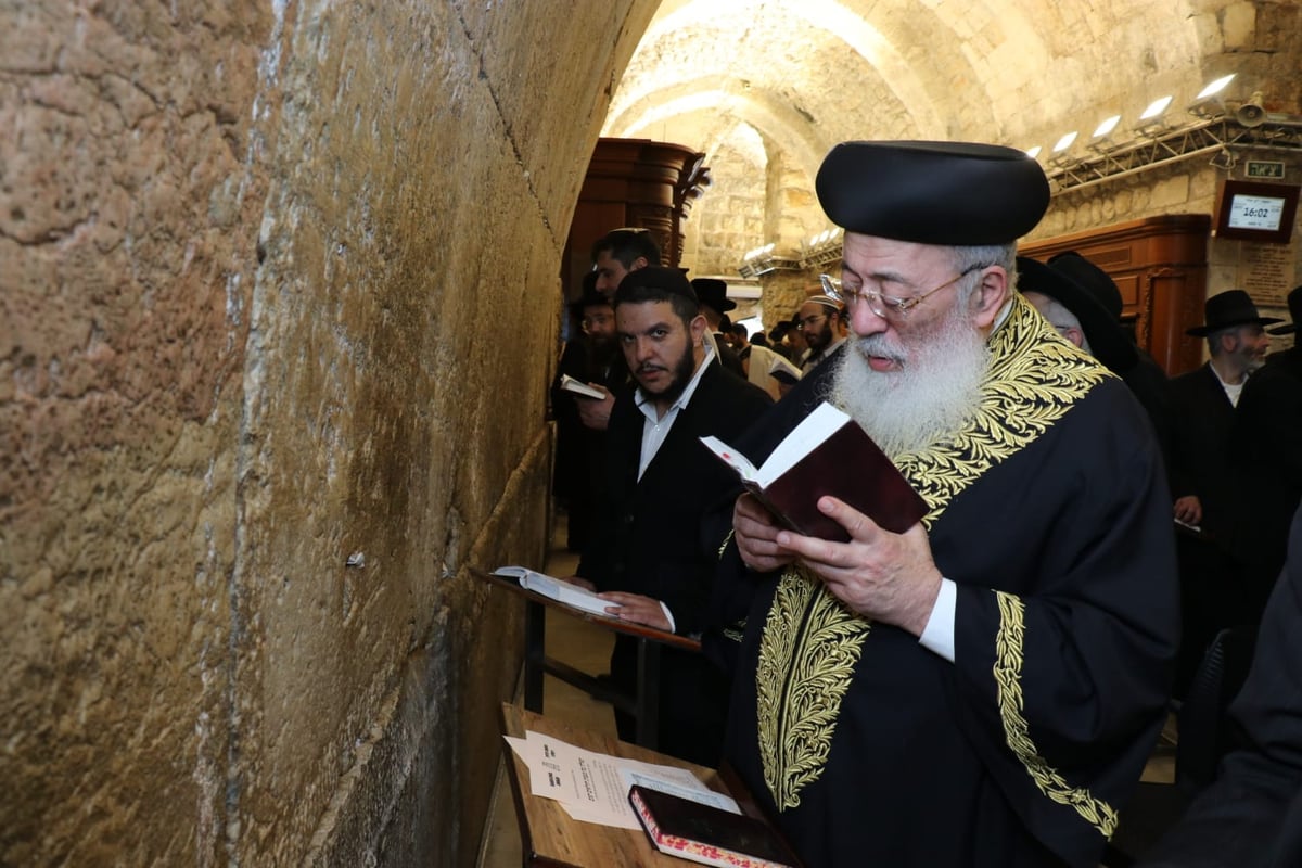 נגיף הקורונה: הראשונים לציון התפללו בכותל