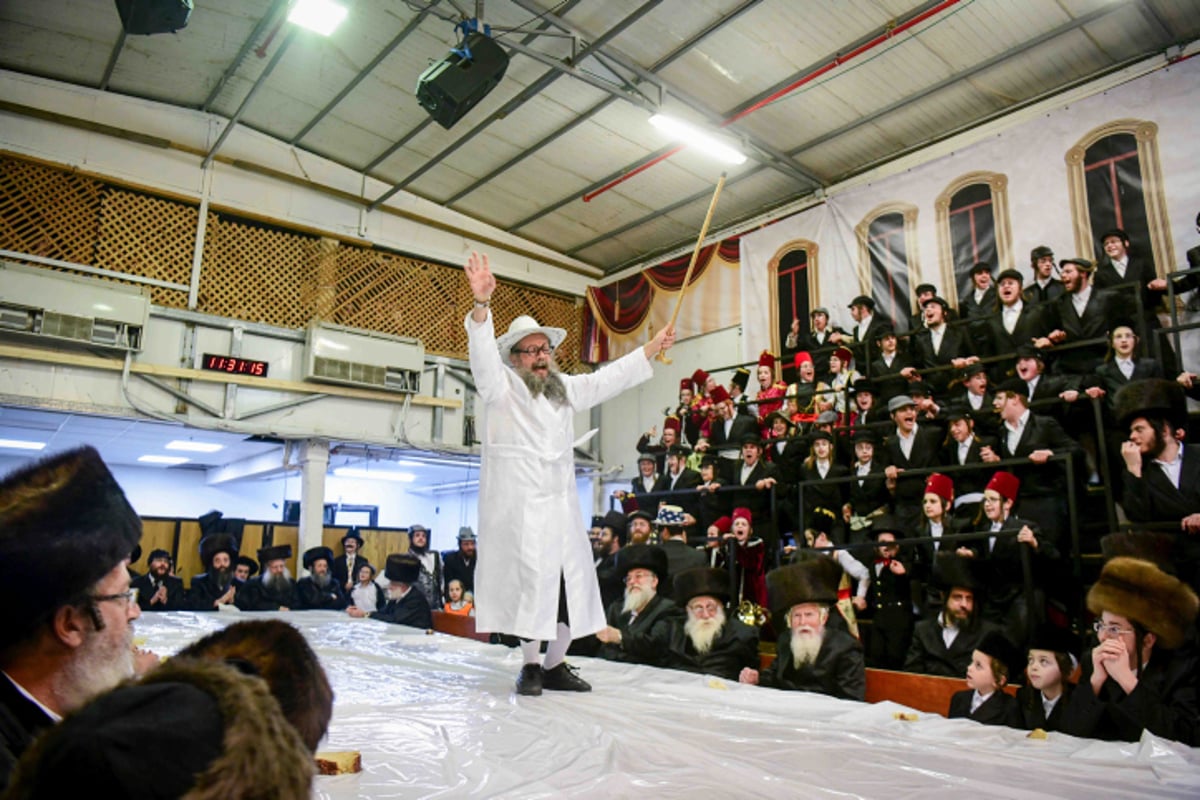 'טיש משתה היין' בחצר הקודש קרעטשניף ברחובות