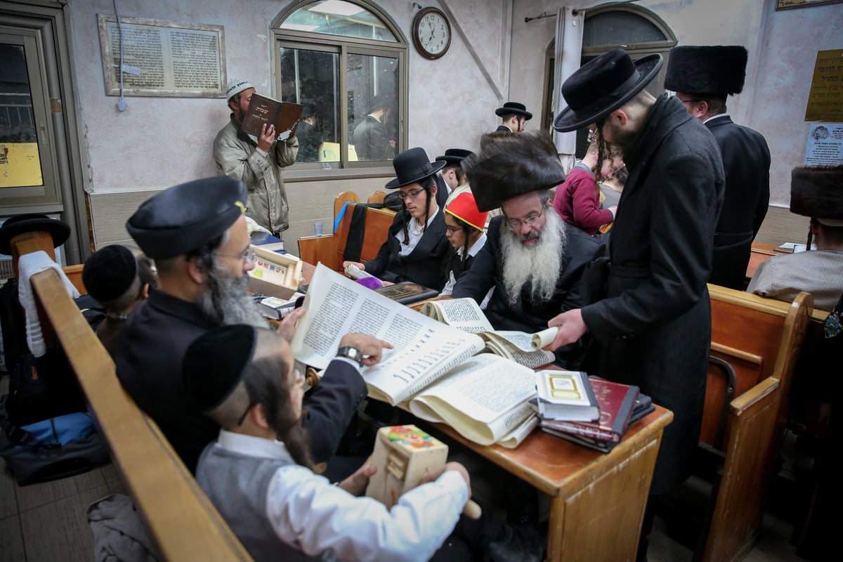 חגיגת פורים בציונו של רבי שמעון בר יוחאי