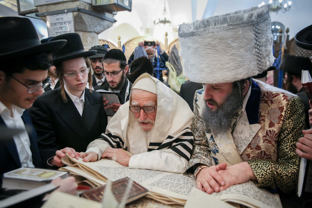 חגיגת פורים בציונו של רבי שמעון בר יוחאי