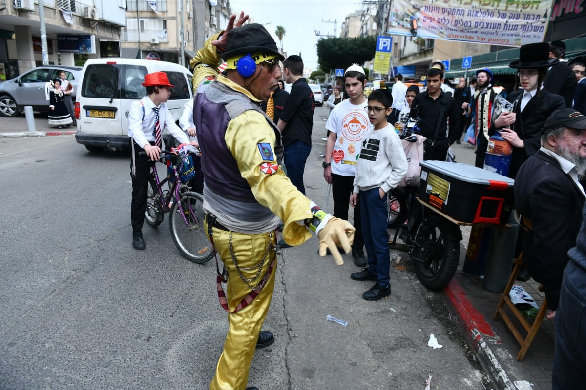 כך חוגגים הבני ברקים את חג הפורים • טעימה