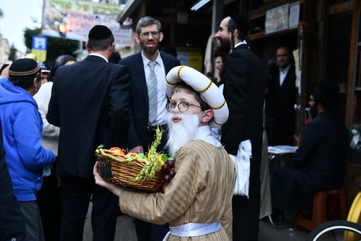 כך חוגגים הבני ברקים את חג הפורים • טעימה