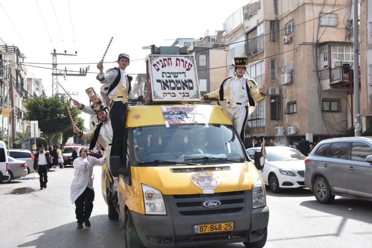 ה'קוזקים' קישטו את בני ברק • גלריה עליזה