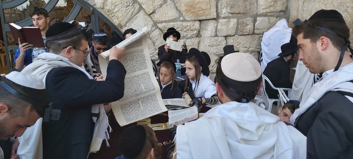 שחרית של 'שושן פורים' בכותל המערבי. צפו