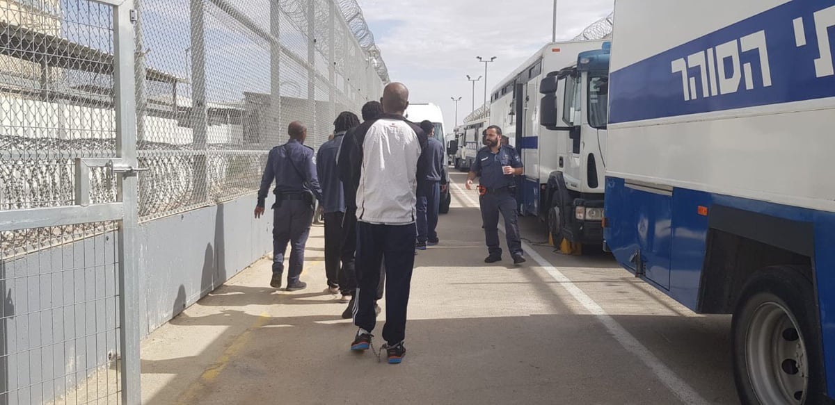 שב"ס פינה אסירים מבית הסוהר 'סהרונים'