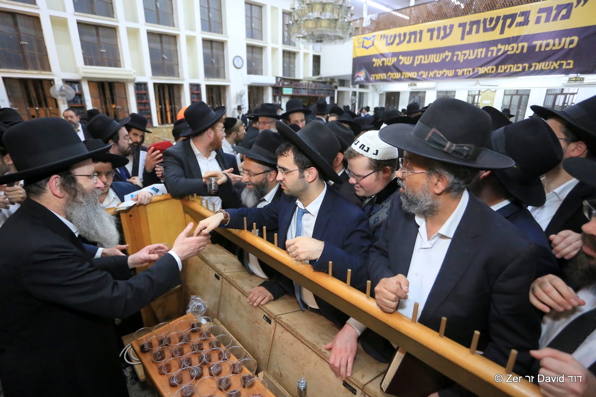 אלפים במעמדות התפילה שע"י "רינה של תורה" בחצות ליל הפורים