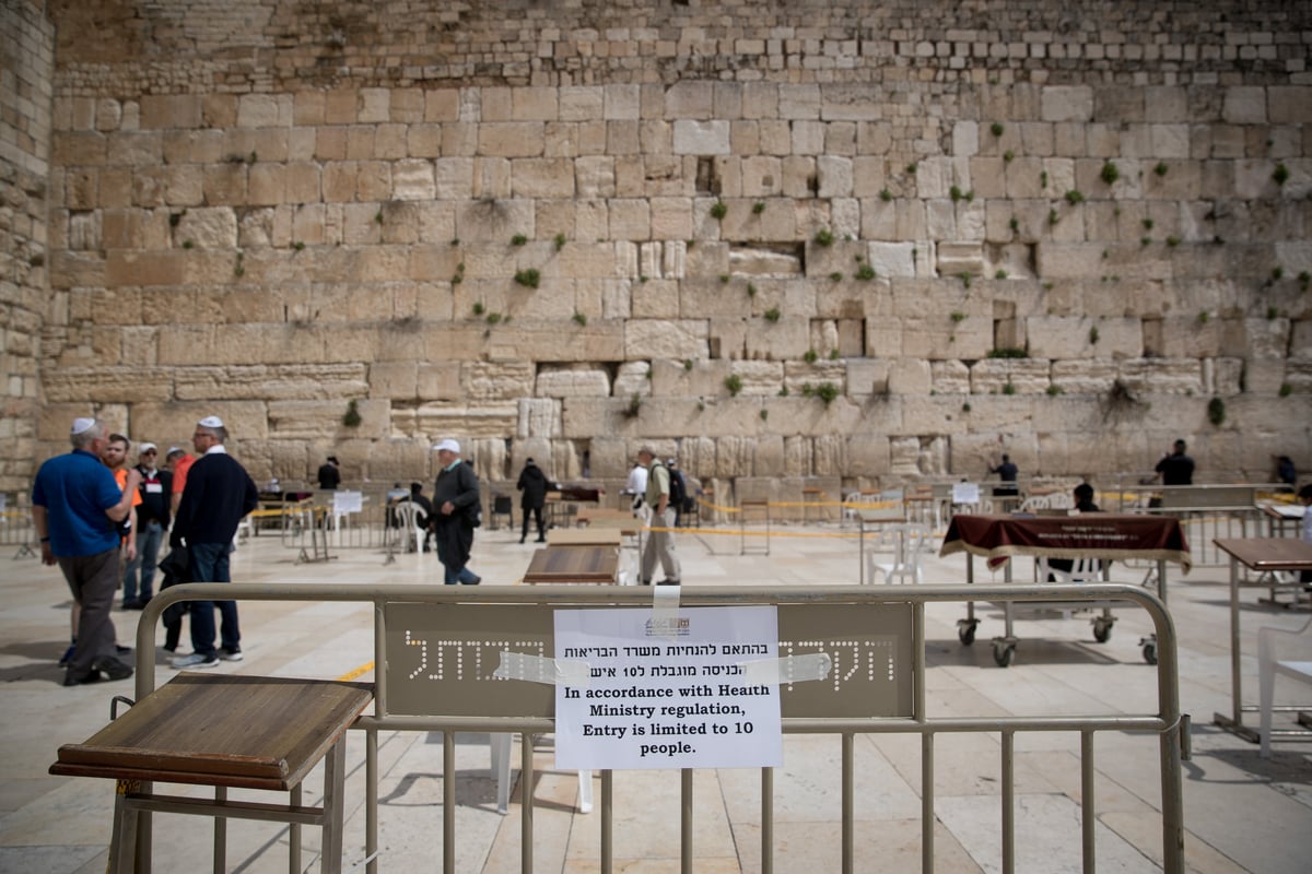 רחבת הכותל המערבי חולקה למתחמי תפילה • תיעוד