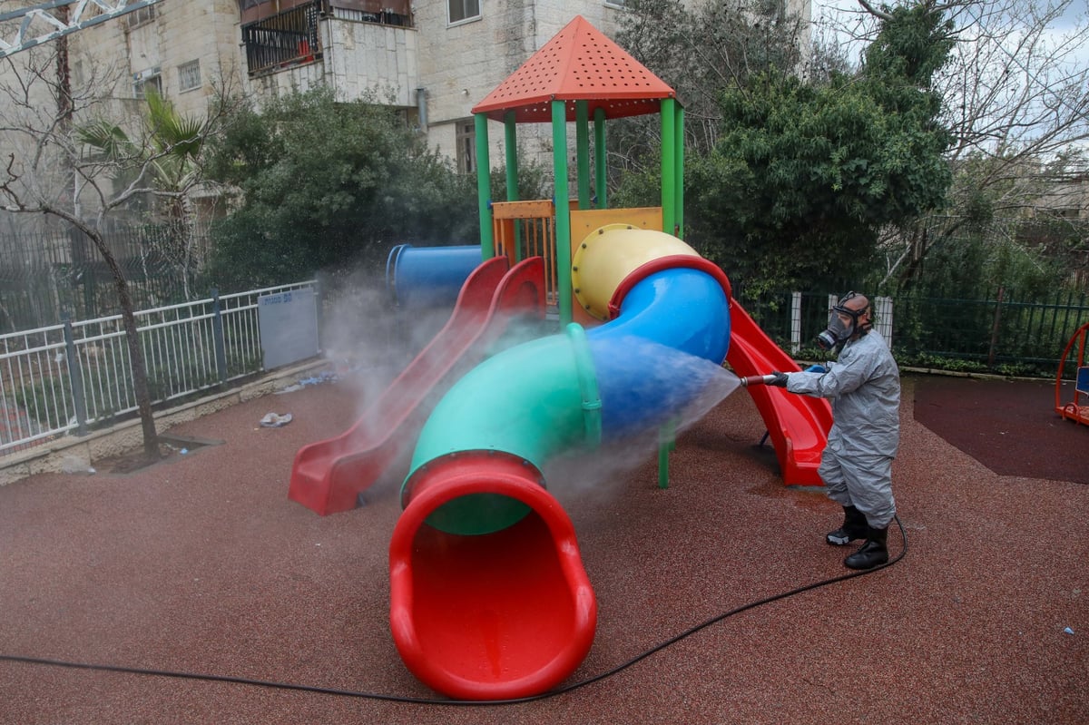 מסיכות וחיטוי: הבהלה בטלז סטון מהקורונה