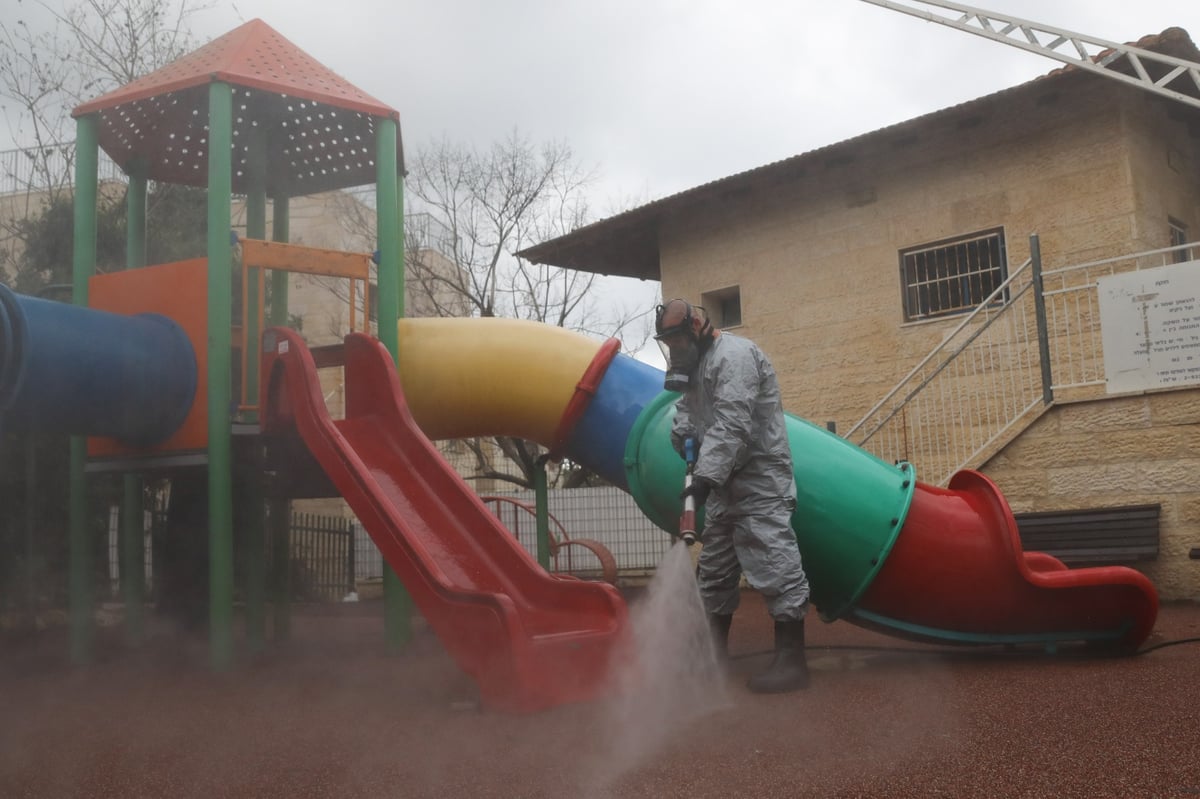 מסיכות וחיטוי: הבהלה בטלז סטון מהקורונה