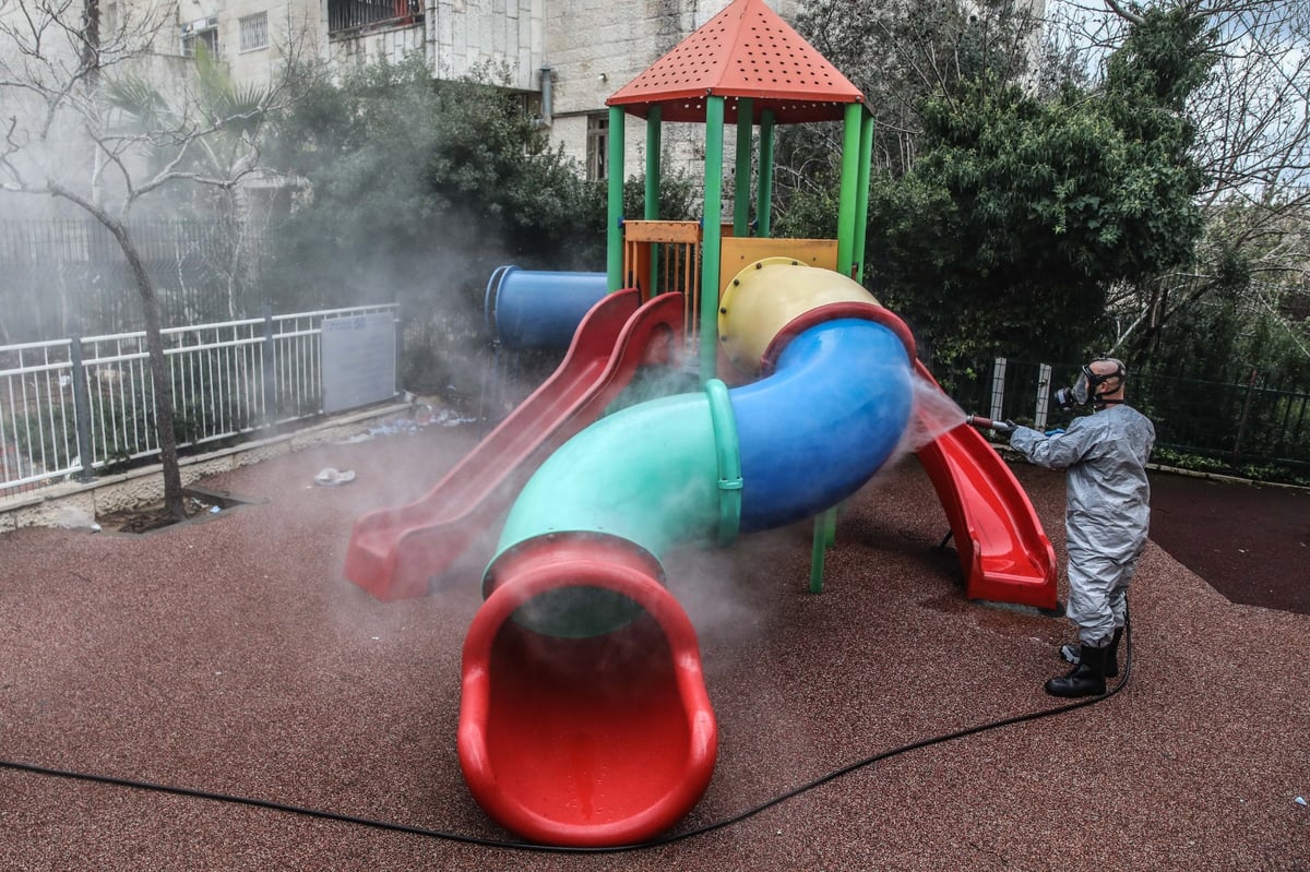 מסיכות וחיטוי: הבהלה בטלז סטון מהקורונה