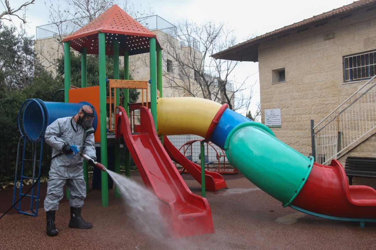 מסיכות וחיטוי: הבהלה בטלז סטון מהקורונה