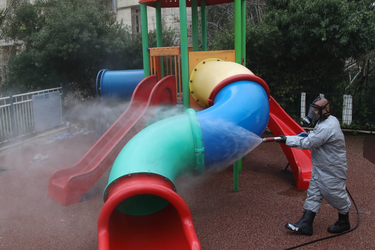 מסיכות וחיטוי: הבהלה בטלז סטון מהקורונה