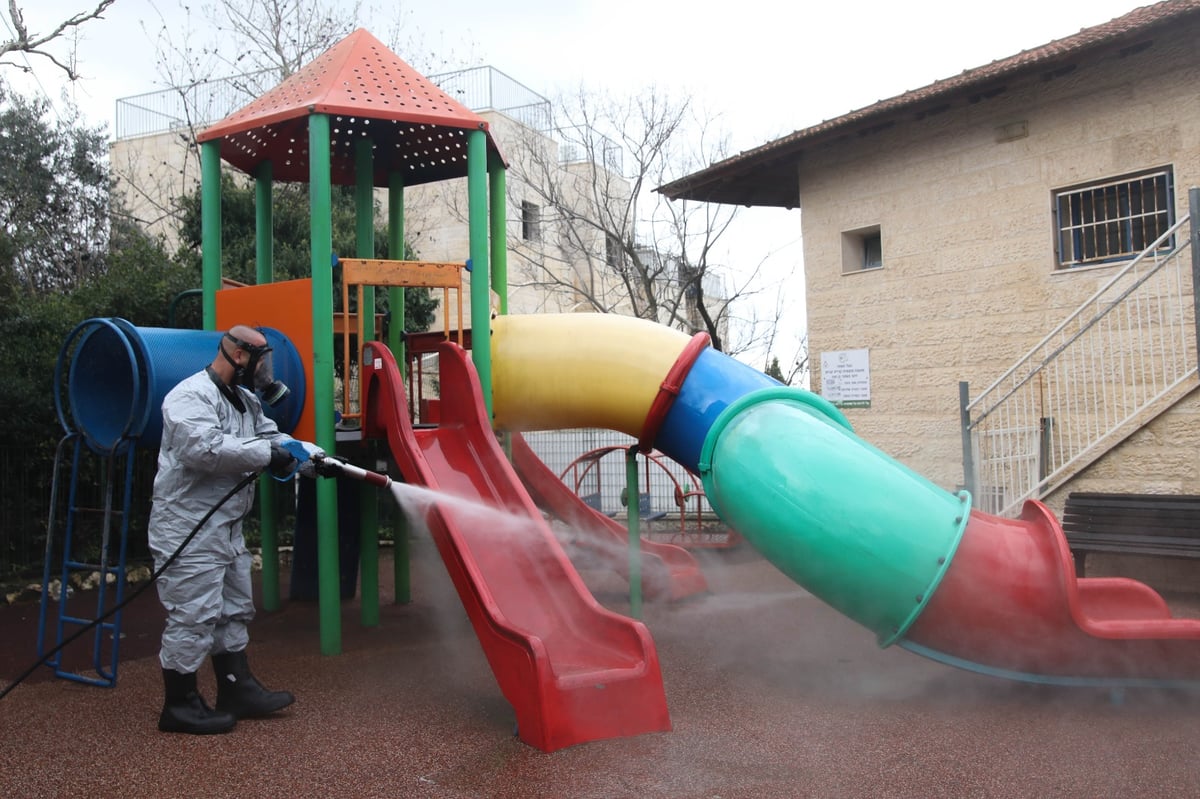 מסיכות וחיטוי: הבהלה בטלז סטון מהקורונה