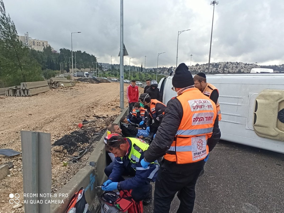 כביש 9: רכב התהפך בכניסה לרמת שלמה